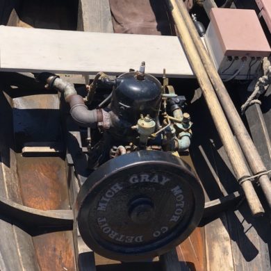 Monocylinder engine in wooden boat
